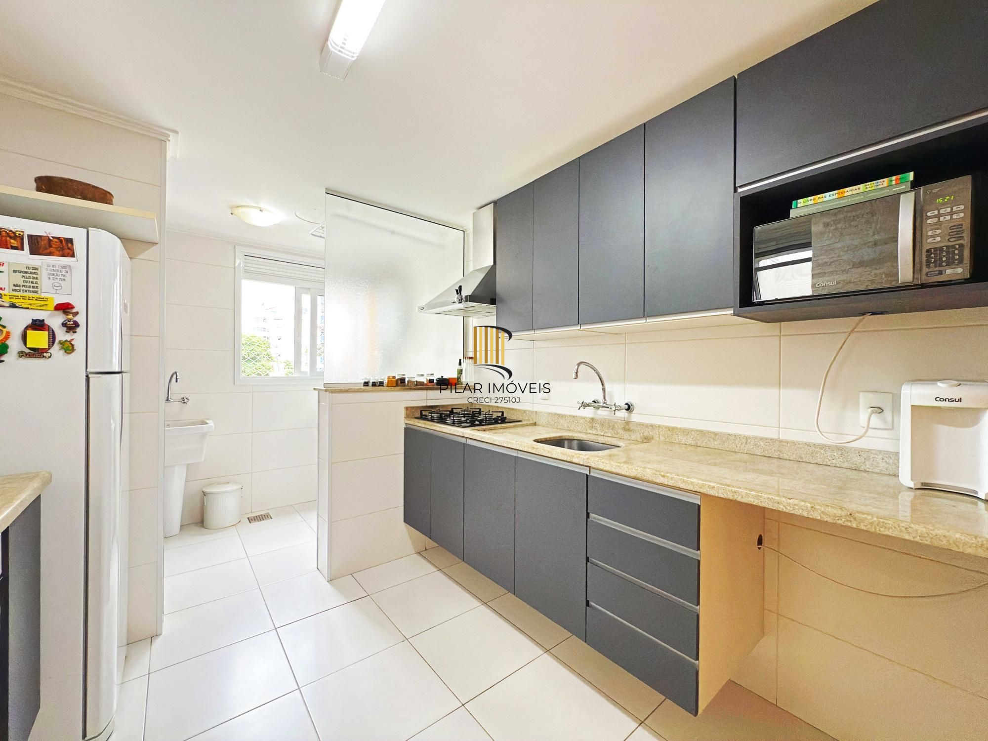 Apartamento a venda semi-mobiliado com dois dormitórios no bairro São João/PoA