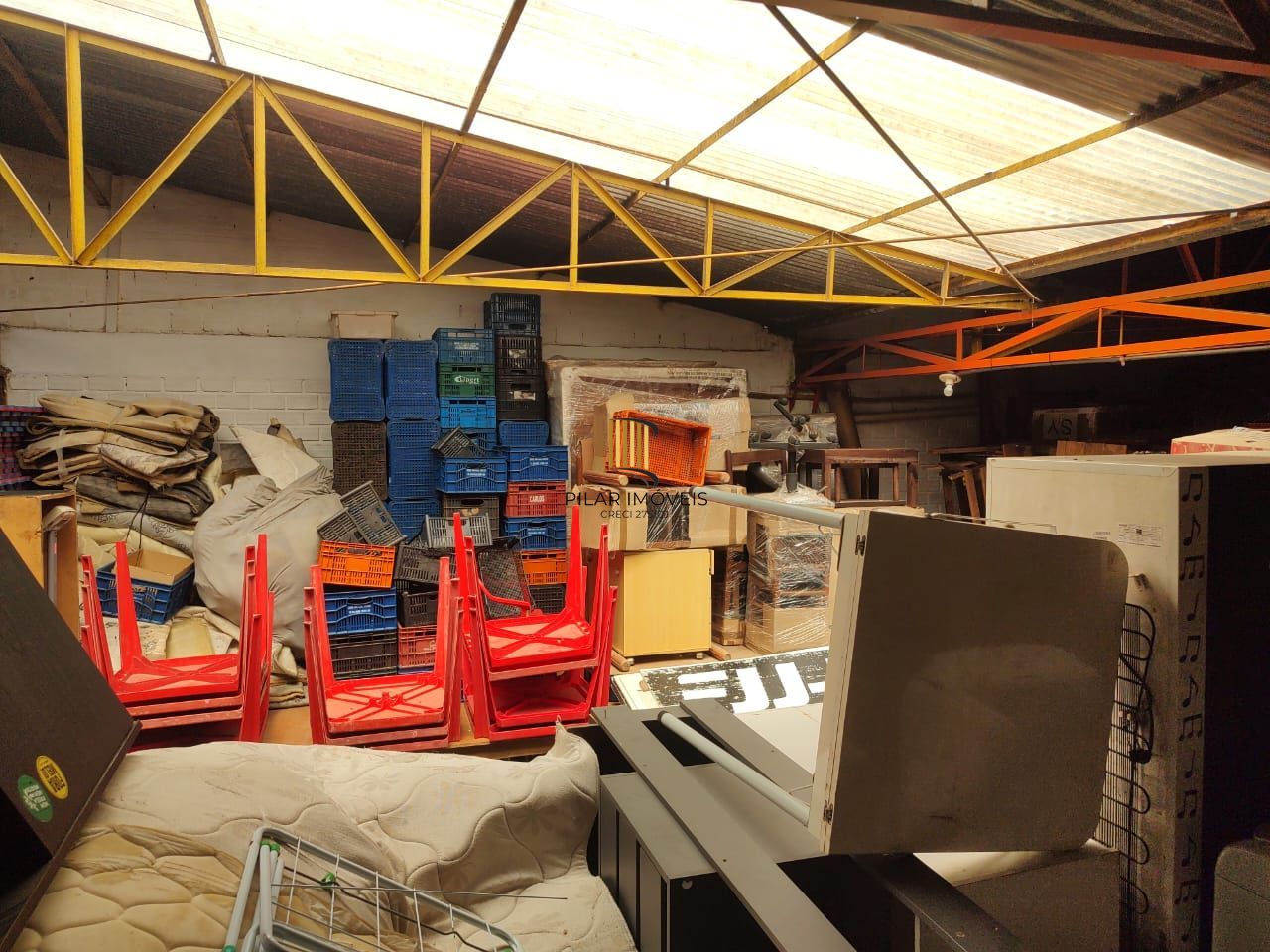 Vende Casa Comercial com deposito nos fundos, 289,80m²