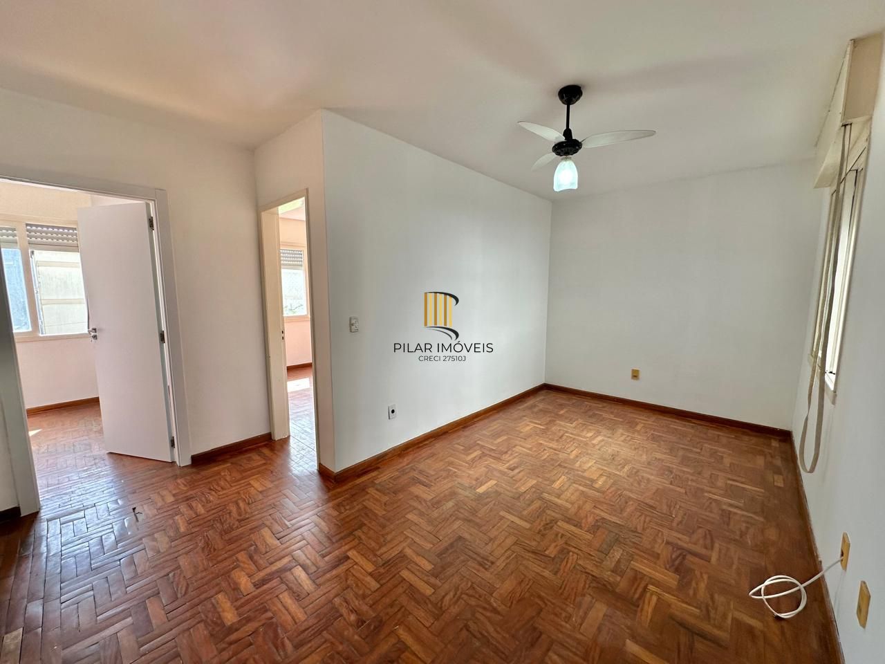 Excelente apartamento à venda no bairro Passo d' Areia com 2 dormitórios.