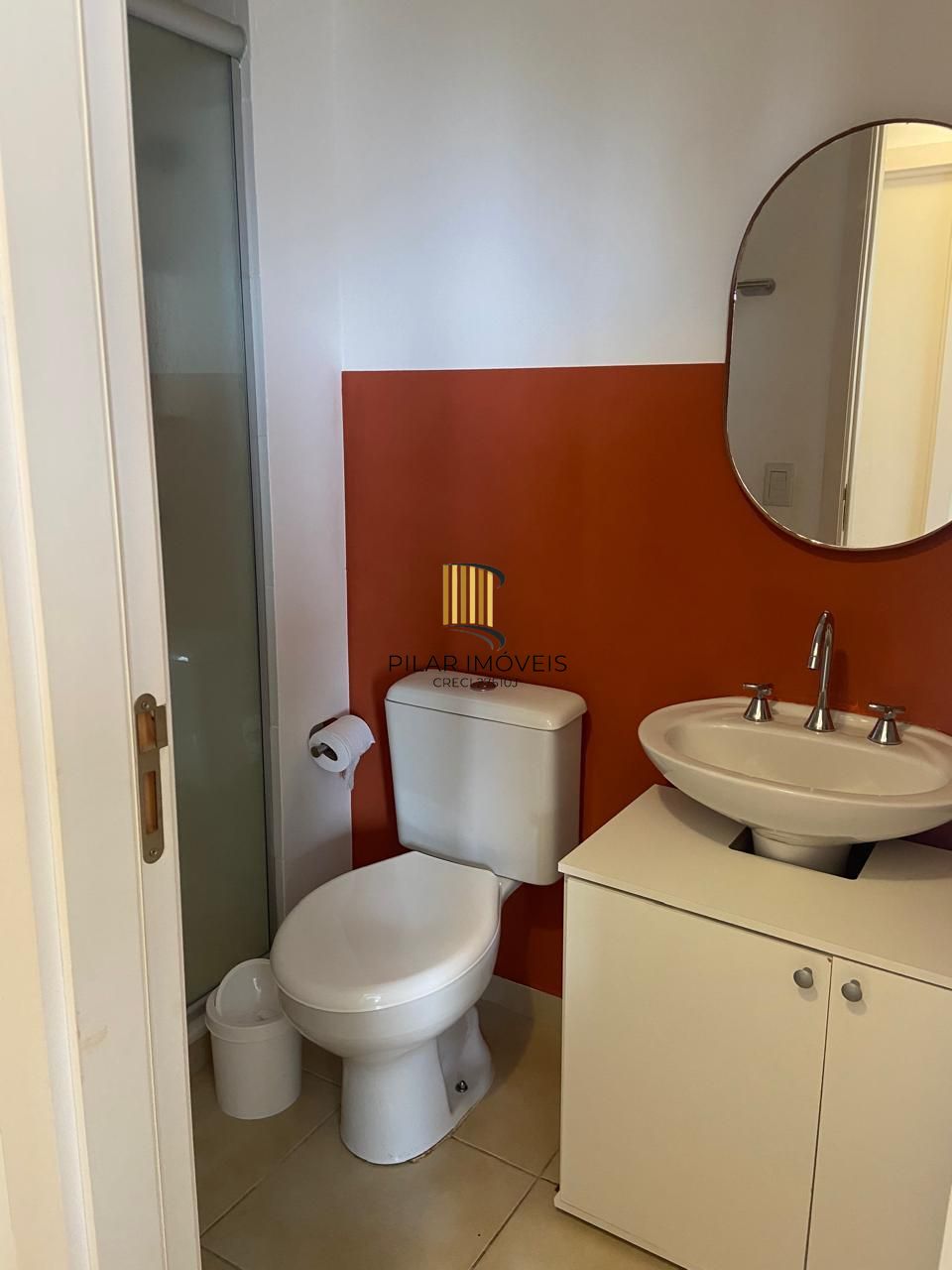 Excelente apartamento de 02 dormitórios com suíte na região central