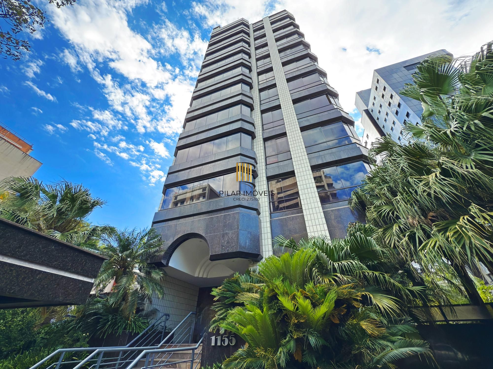 Apartamento com Lareira | Churrasqueira | 3 Suítes | Bairro Petrópolis