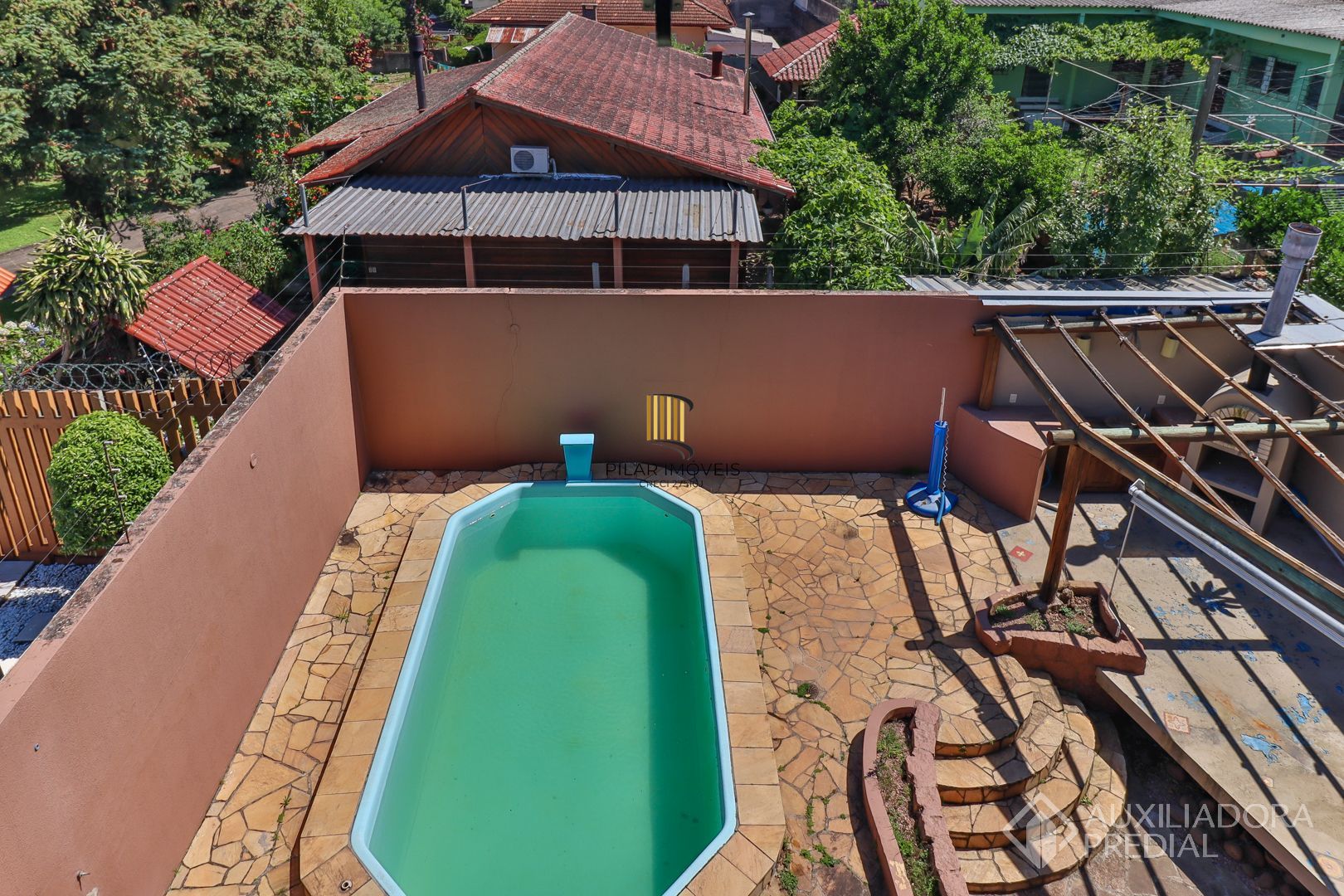 Excelente casa com 5 dormitórios no bairro Cristal