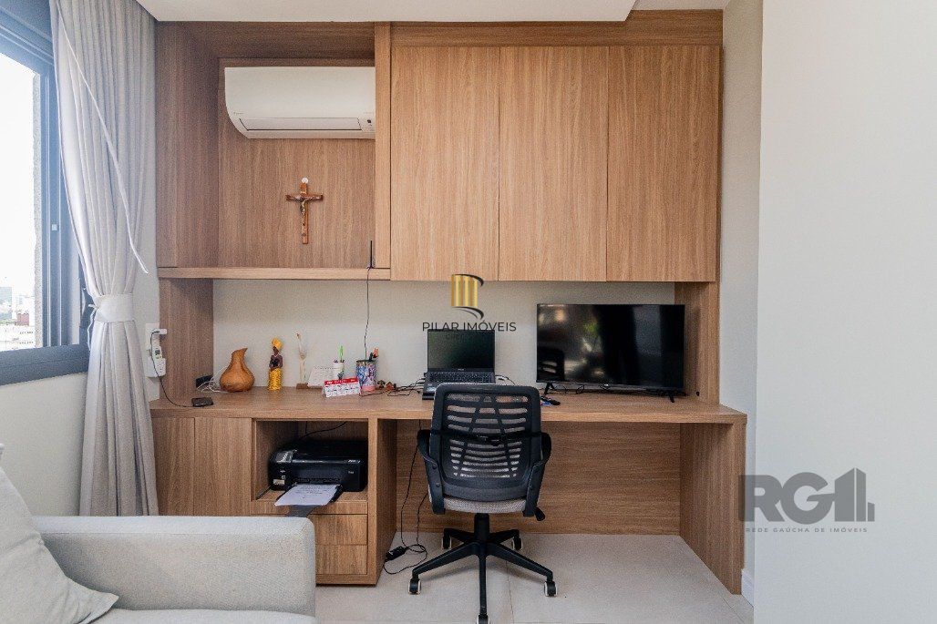 Apartamento á venda, 2 dormitórios, 2 vagas, no bairro Rio Branco, próximo à Redenção.