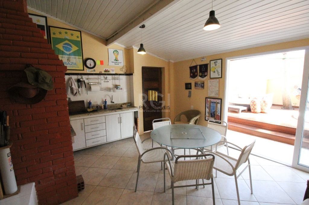 Casa Com 4 dormitórios para Comprar , 350 m²- Chácara das Pedras - Porto Alegre