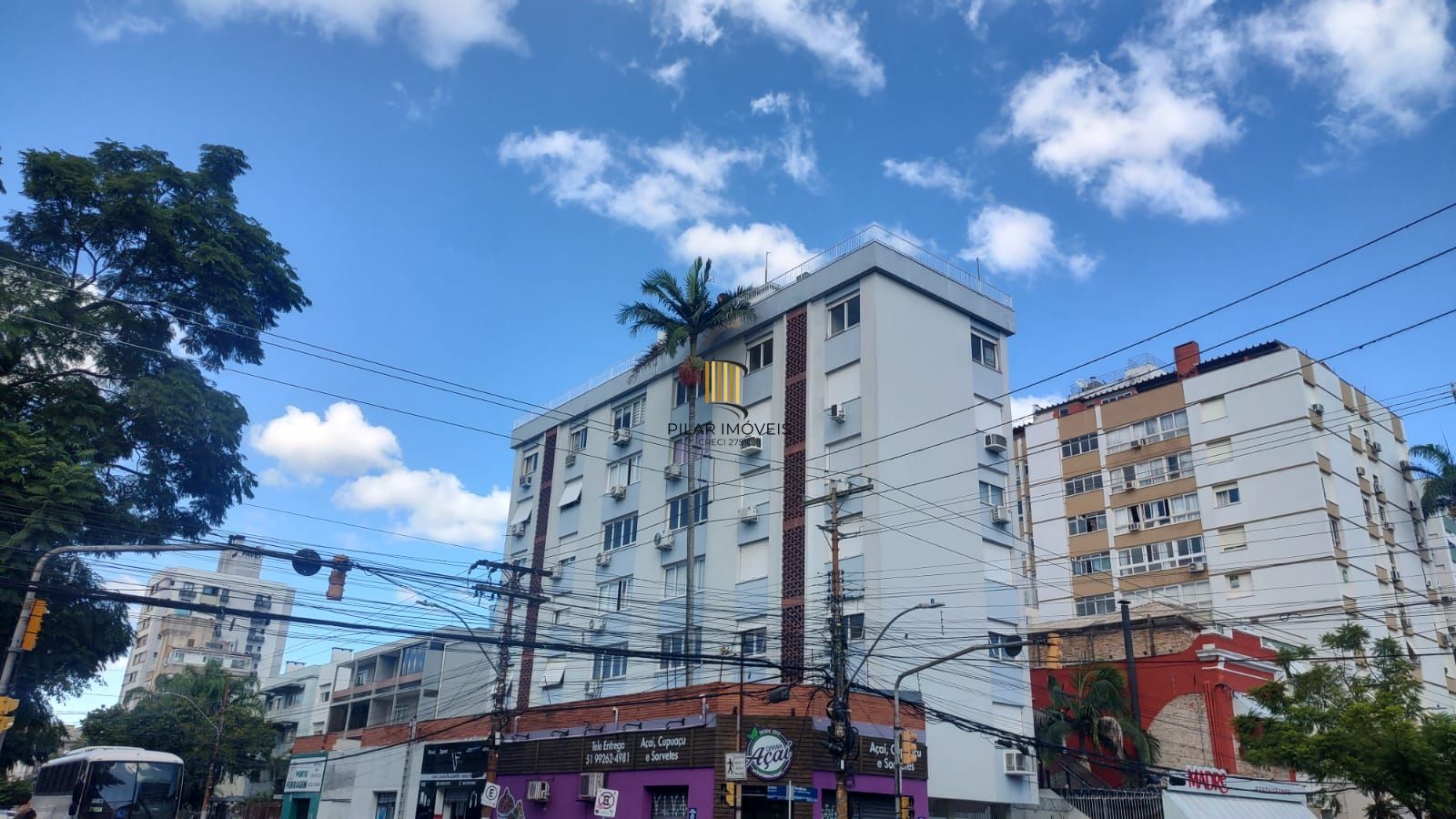 AP, 3 dormitórios, 1 suíte, 3 banheiros, box coberto, frente colégio Militar