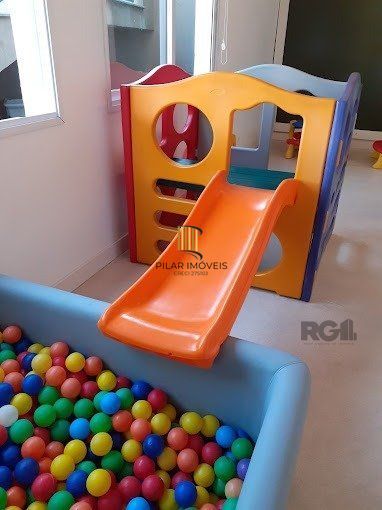 vende exelente casa com 442m² , 4 dormitórios Suíte, garagem para 4 carros