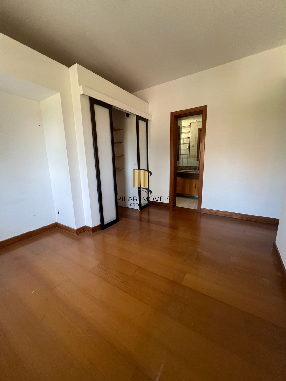 Alto Padrão no Bela Vista: 4 Dorms, Vista Rio, Lareira e 3 Vagas no Ed. Vercelli