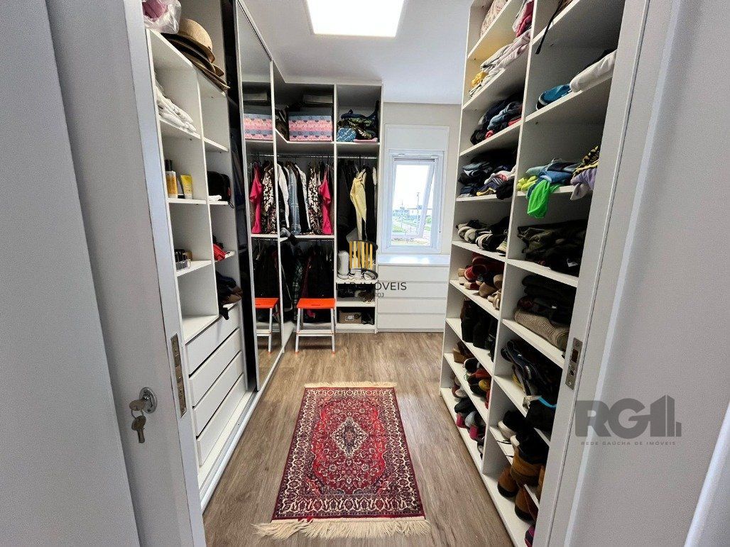 Casa para Comprar com 3 Suítes em Lote Molhado no Península Ponta da Figueira