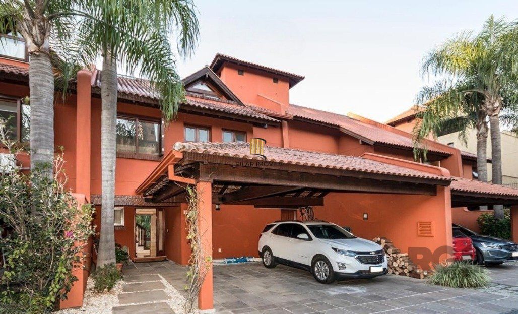 Casa em condomínio à venda no Bairro Três Figueiras.