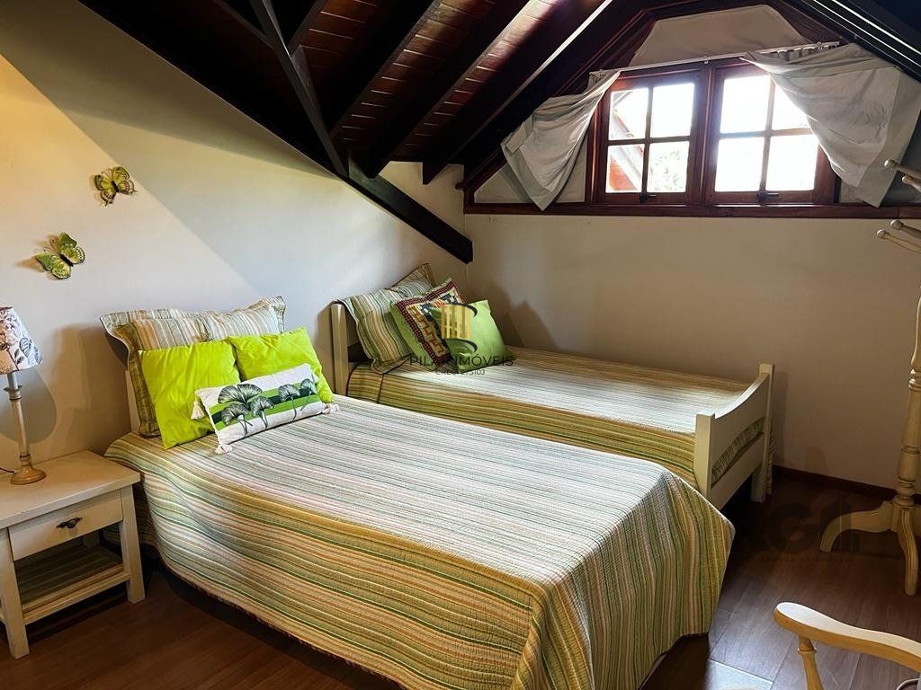 Cobertura duplex com 2 suítes e uma vaga para Comprar em Gramado.