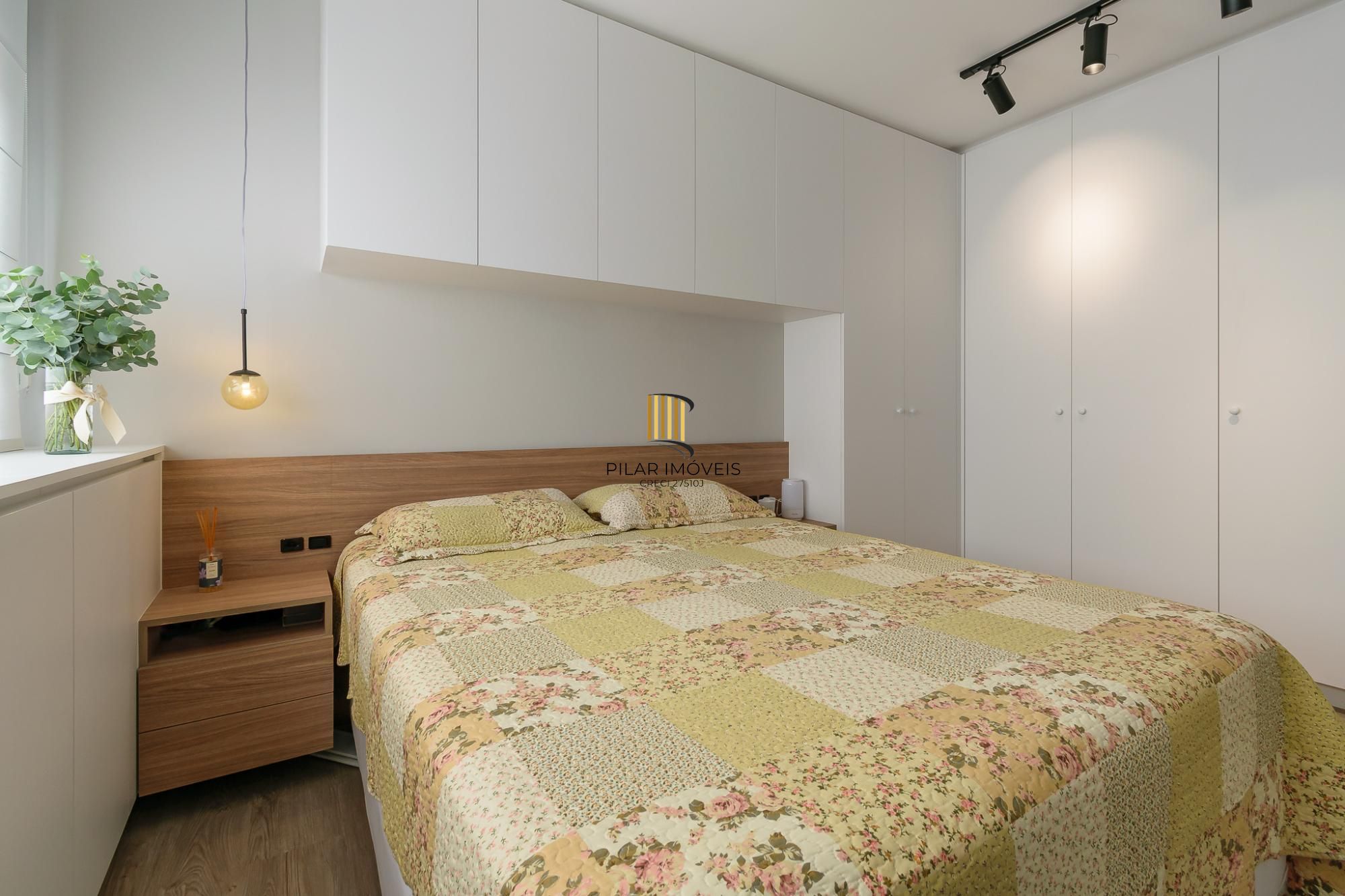 Apartamento com 2 dormitórios, 75m2 à venda no bairro farropilha
