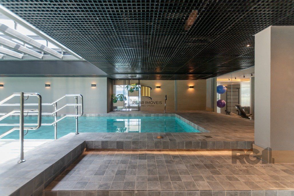 Apto de 3 suítes, andar alto, 115m² privativos com lavabo, cozinha americana e churrasqueira.