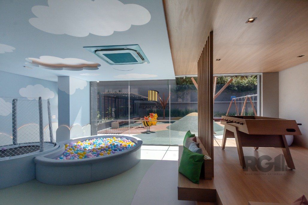 Apto de 3 suítes, andar alto, 115m² privativos com lavabo, cozinha americana e churrasqueira.