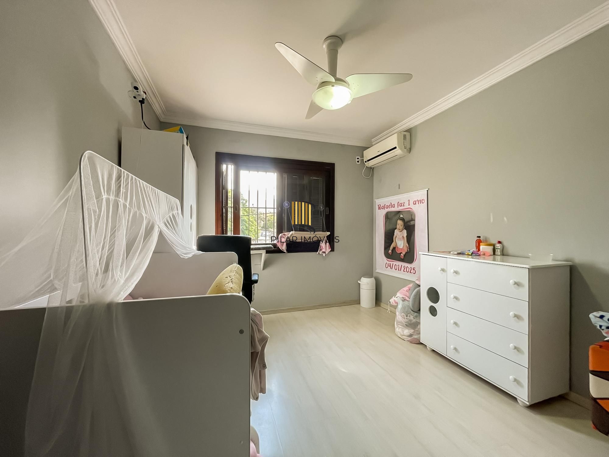 Excelente casa a venda com 3 dormitórios no bairro Tristeza em Porto Alegre.