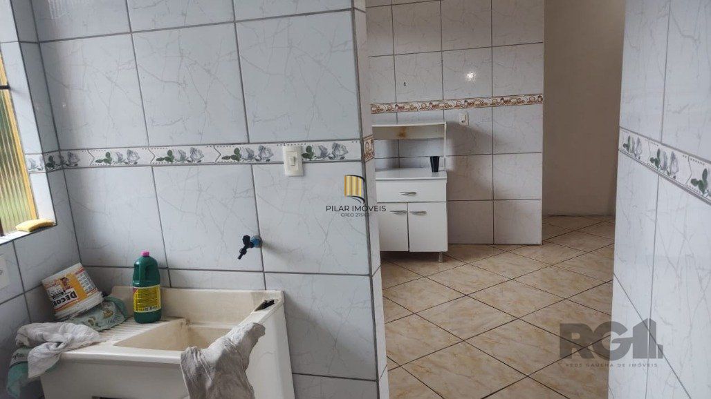 Vende casa com 84m² ,  2 dormitórios, terreno com 300m²