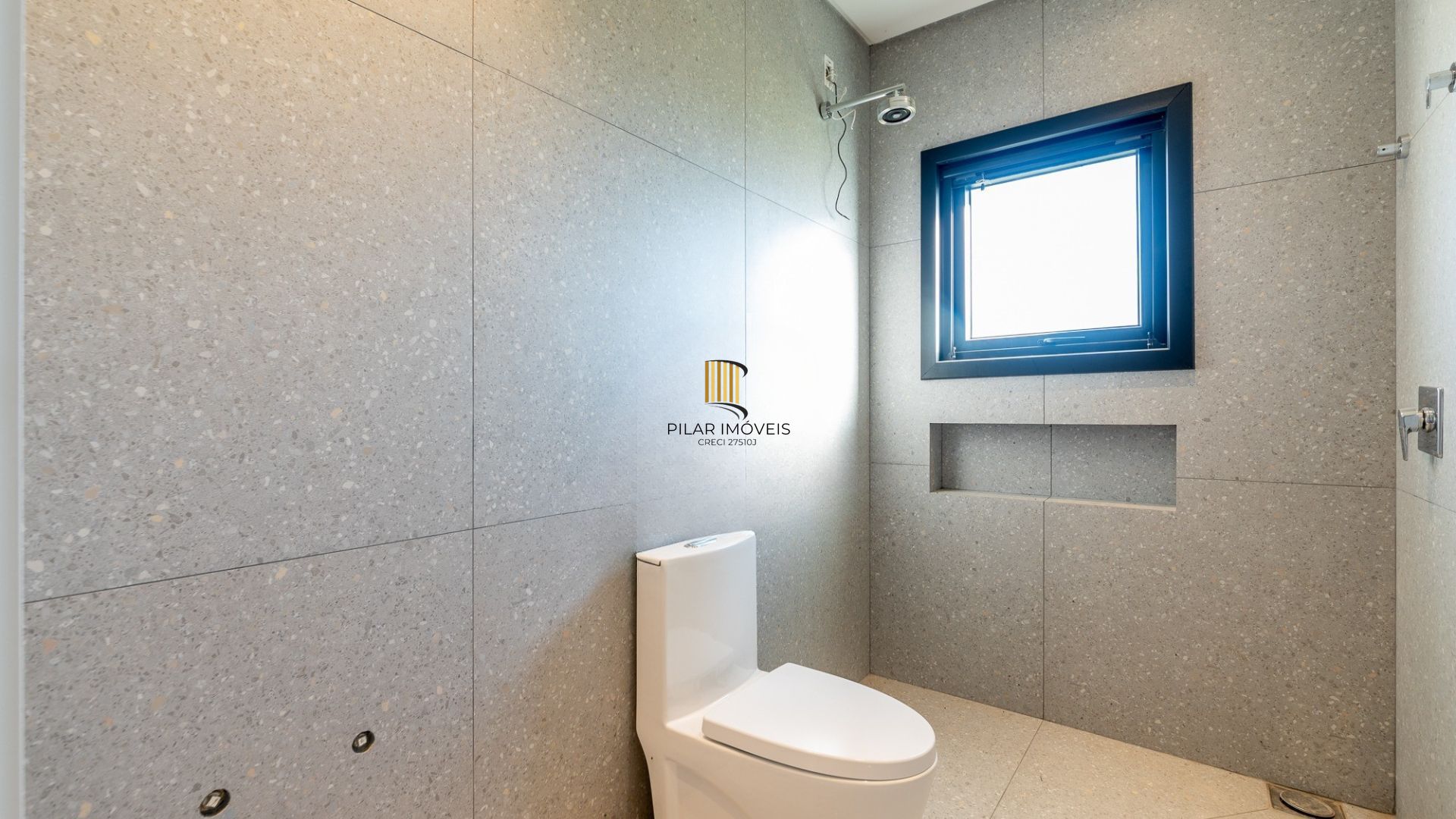 Linda casa para comprar com 4 suites em condomínio TOP
