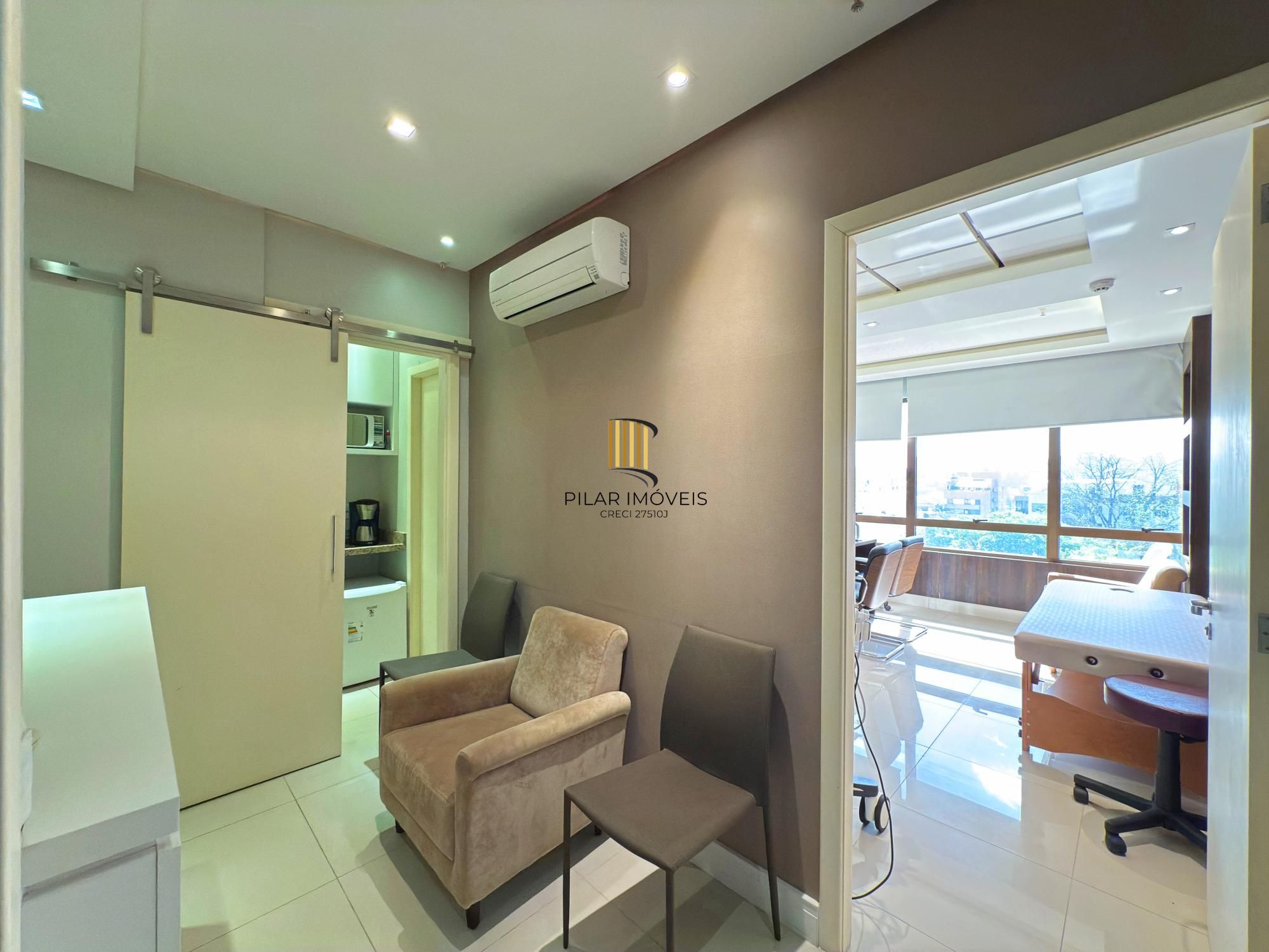 Sala Comercial À Venda Pronta no Mont'Serrat | 37m² | Mobiliada e Decorada | 1 Vaga