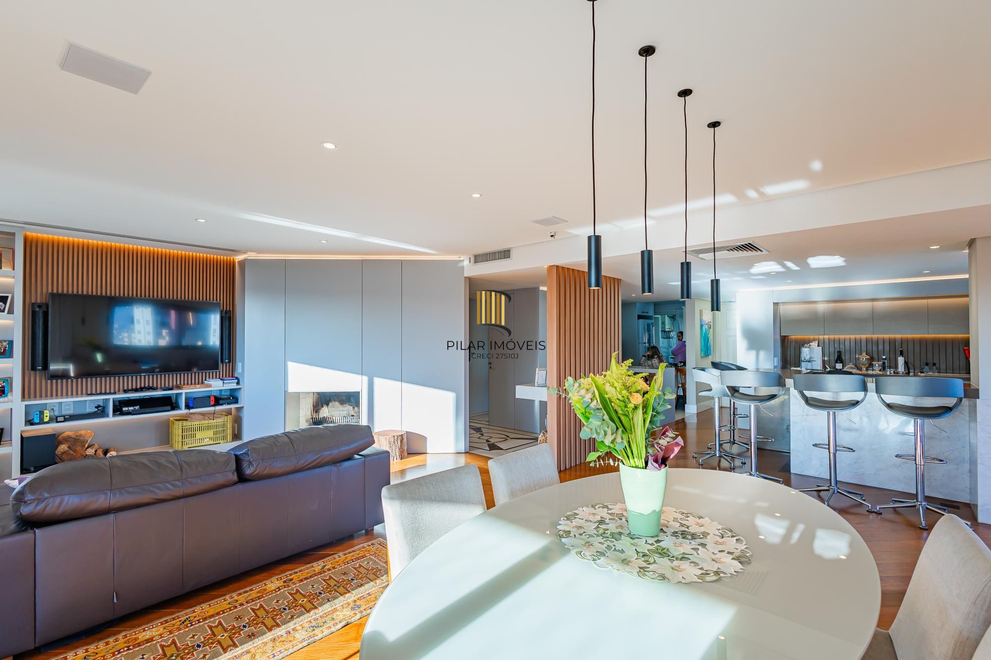 Sofisticação e Conforto em Petrópolis – 231,51m² privativos, 3 dormitórios (1 suíte master) + 3 vagas