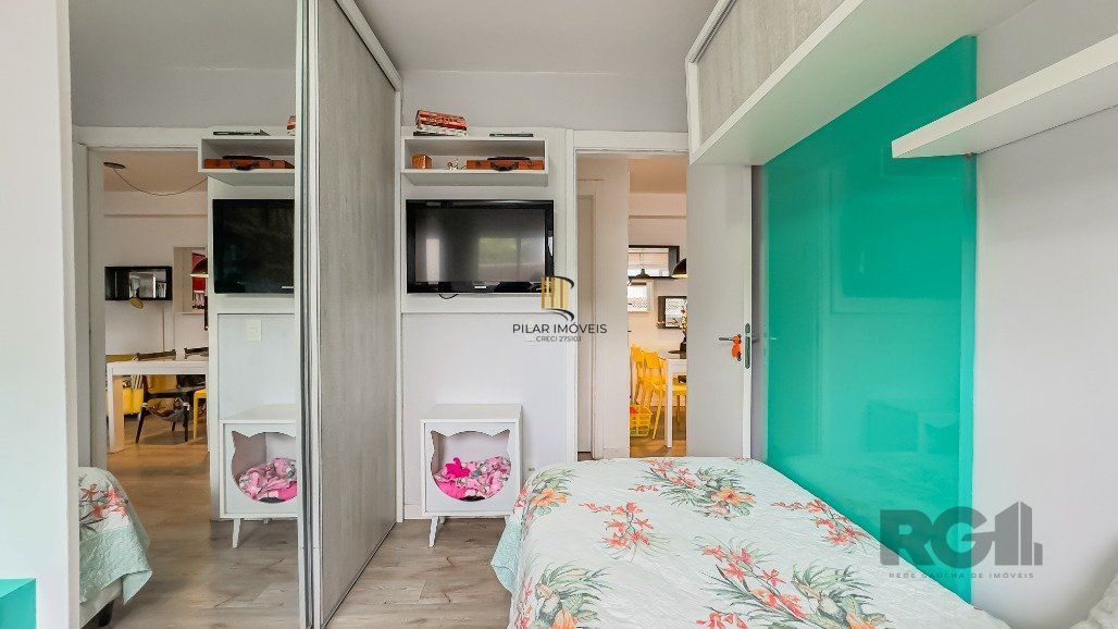Apartamento a venda no bairro Passo da Areia com dois dormitórios.