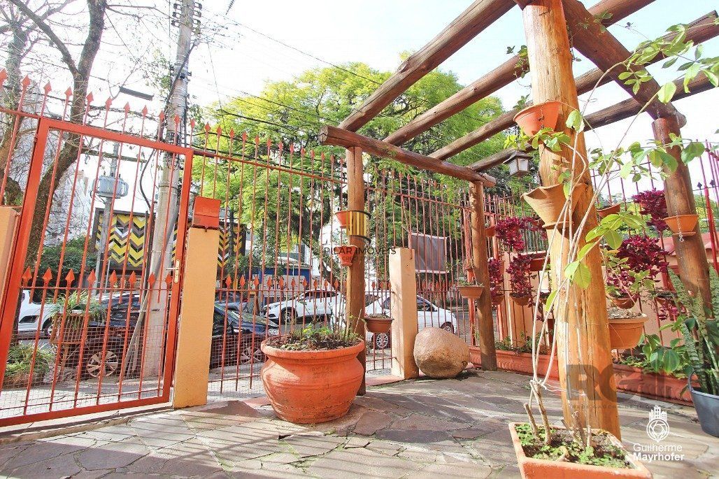 Casa de 250m² Para comprar no Bairro Mont Serrat  Por R$1.125.000,00