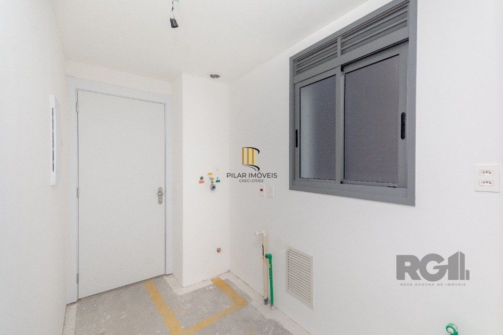 Apto de 3 suítes, andar alto, 115m² privativos com lavabo, cozinha americana e churrasqueira.