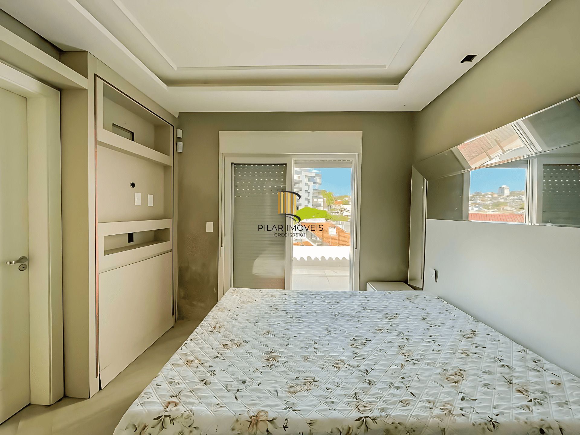 Casa Reformada com Piscina, 370m², 2 Suítes com Closet no Três Figueiras – POA