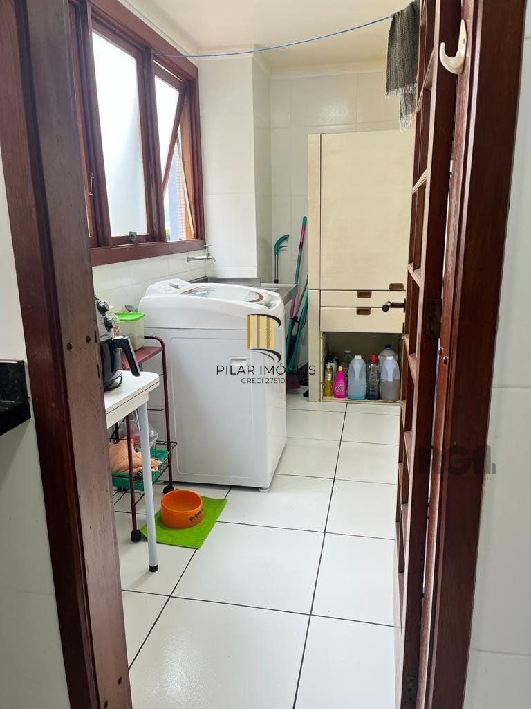 Cobertura para Comprar  com três dormitórios e uma suíte, duas vagas no bairro Petrópolis.