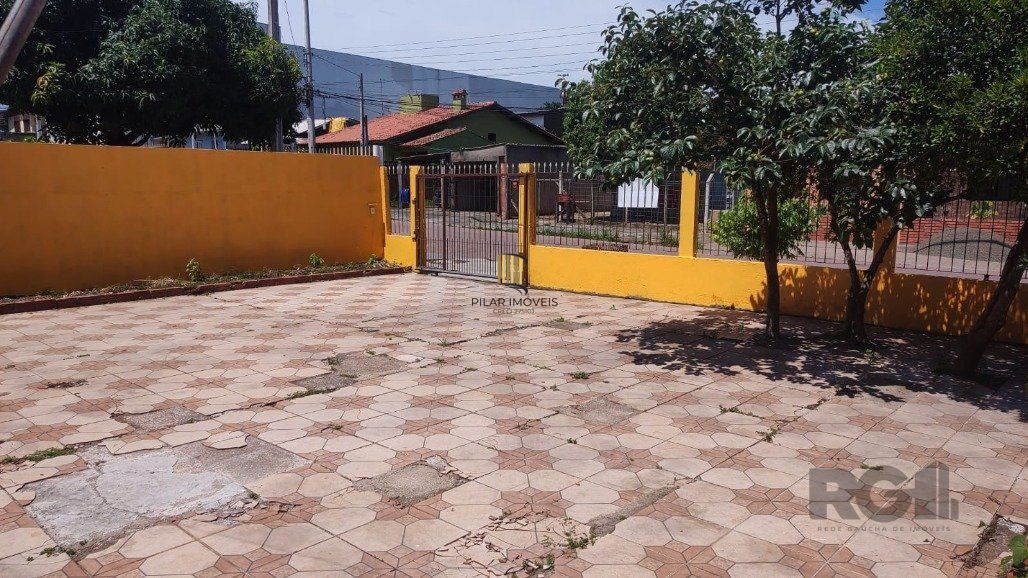 Vende casa com 84m² ,  2 dormitórios, terreno com 300m²