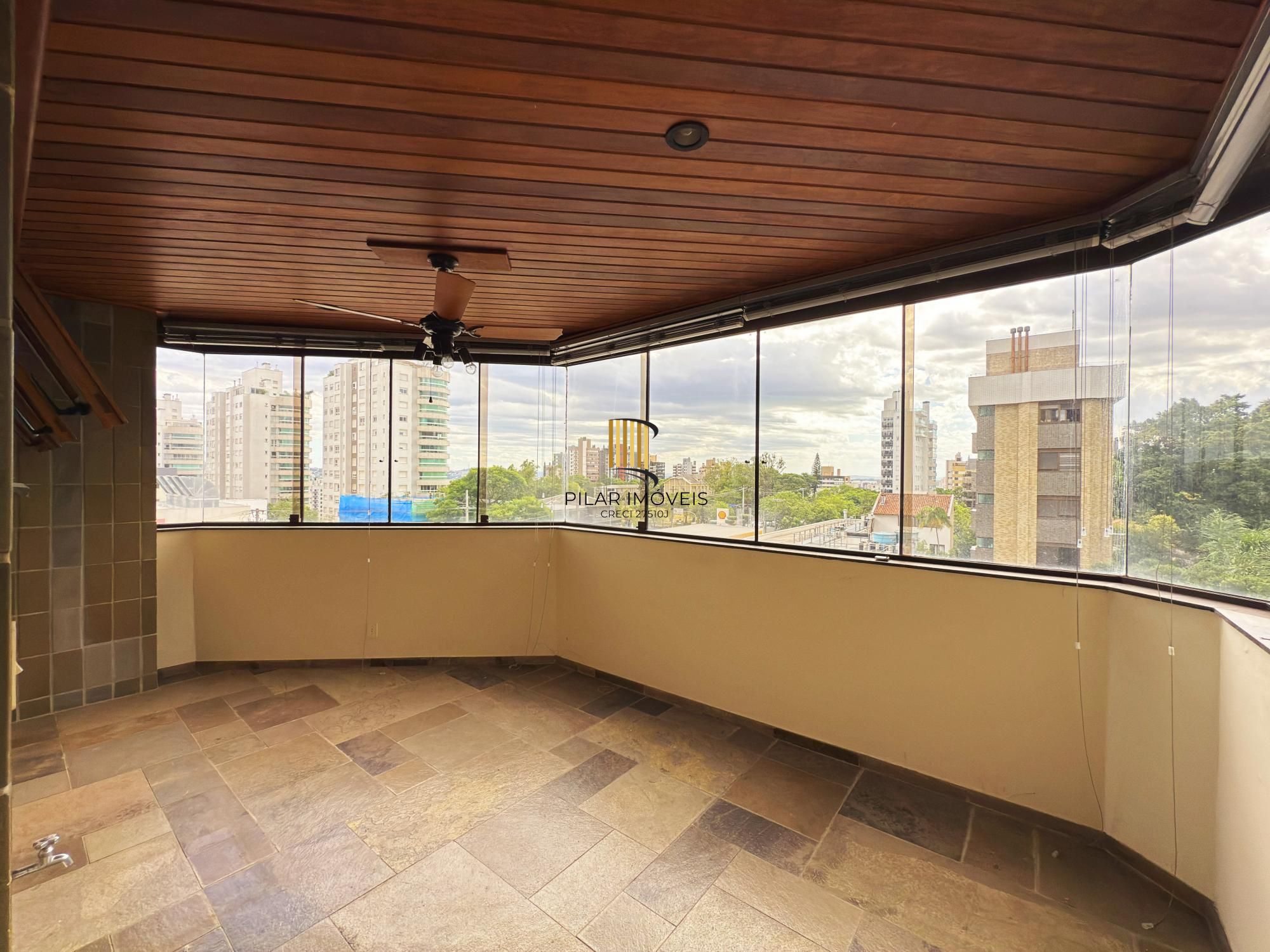 Apartamento com Lareira | Churrasqueira | 3 Suítes | Bairro Petrópolis