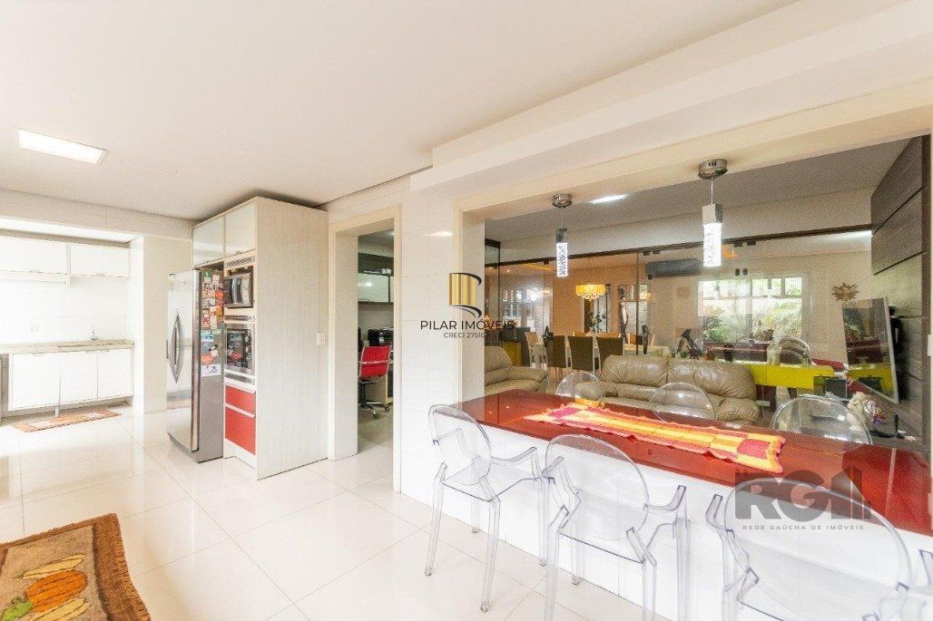 vende exelente casa com 442m² , 4 dormitórios Suíte, garagem para 4 carros