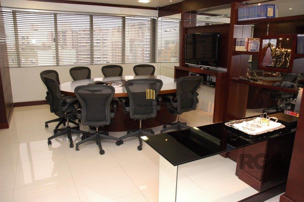Conjunto comercial desocupado no Edel Trade Center - Pilar Imóveis