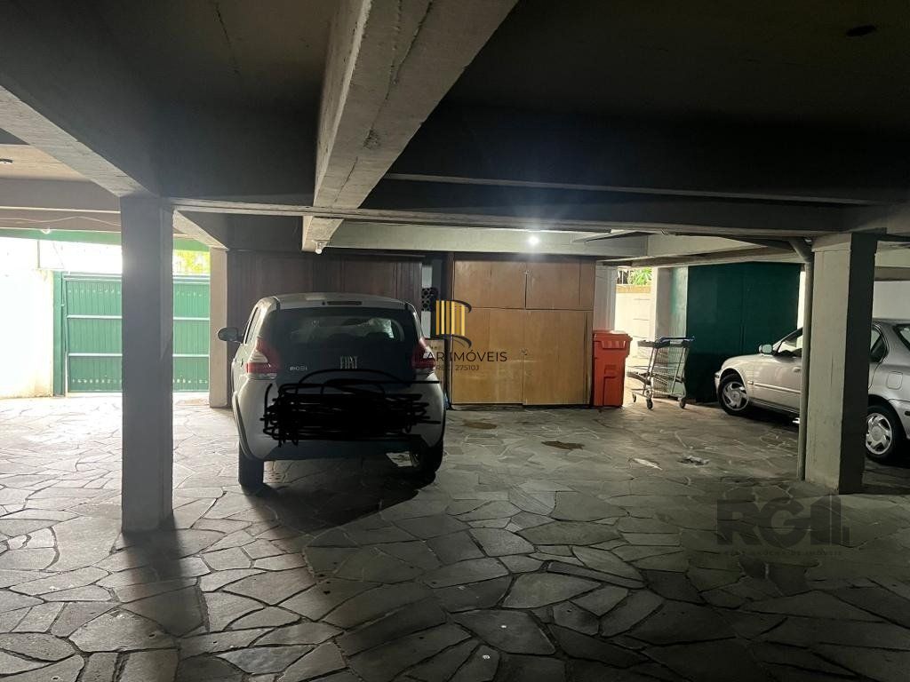 Cobertura para Comprar  com três dormitórios e uma suíte, duas vagas no bairro Petrópolis.