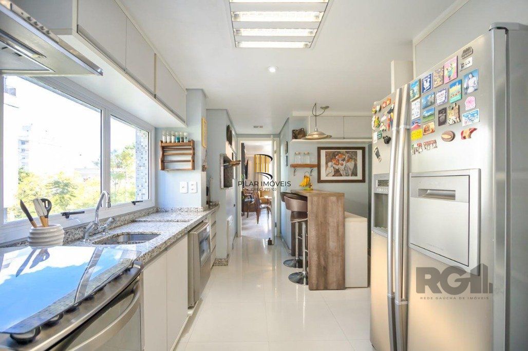 Apartamento à Venda - 137.74m², 3 dormitórios, sendo 3 suites, 2 vagas - Petrópolis