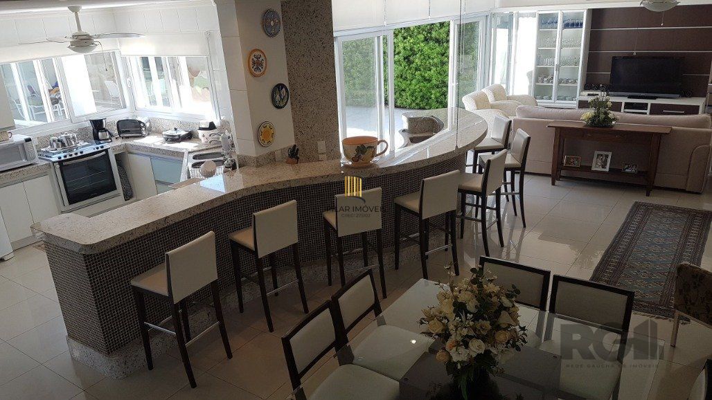 Casa para Comprar  no Condado de Capão com 5 suítes.