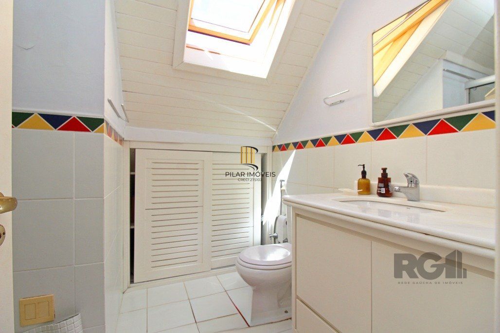 Casa em Condomínio para comprar  no bairro Tristeza com 3 dormitórios