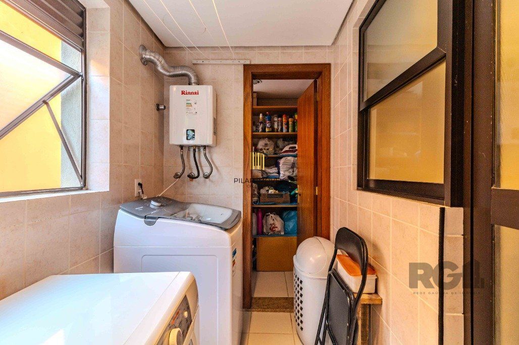 Apartamento 3 dormitórios e 2 vagas no Petrópolis, pertinho da Encol