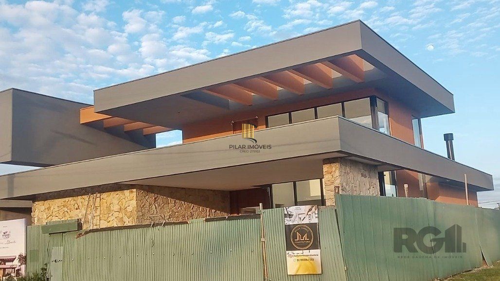 Casa com 3 dormitórios Para comprar Com  246 m² por R$ 1.800.000,00 - Centro - Torres/RS