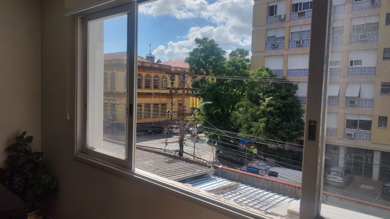 AP, 3 dormitórios, 1 suíte, 3 banheiros, box coberto, frente colégio Militar