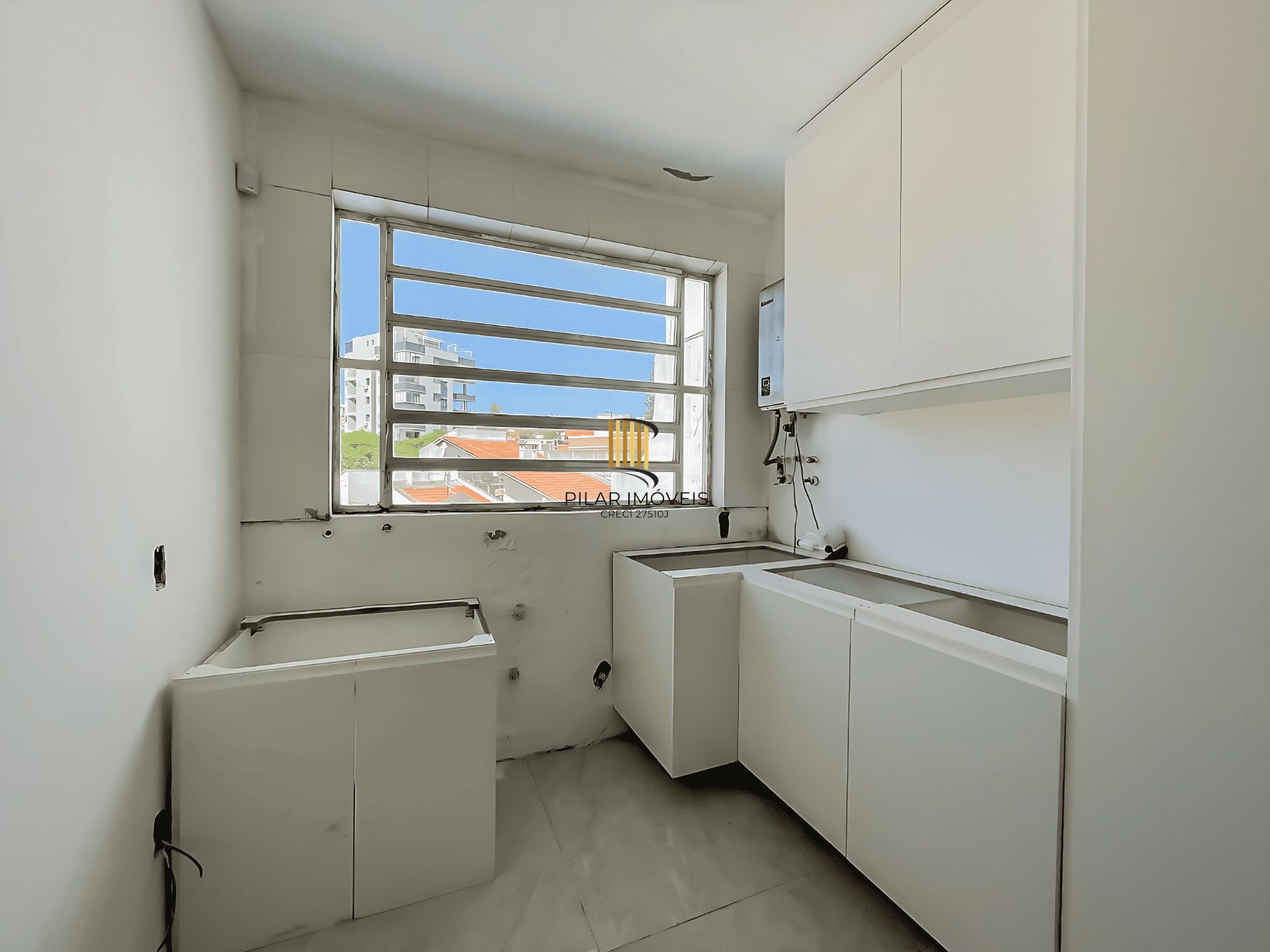 Casa Reformada com Piscina, 370m², 2 Suítes com Closet no Três Figueiras – POA