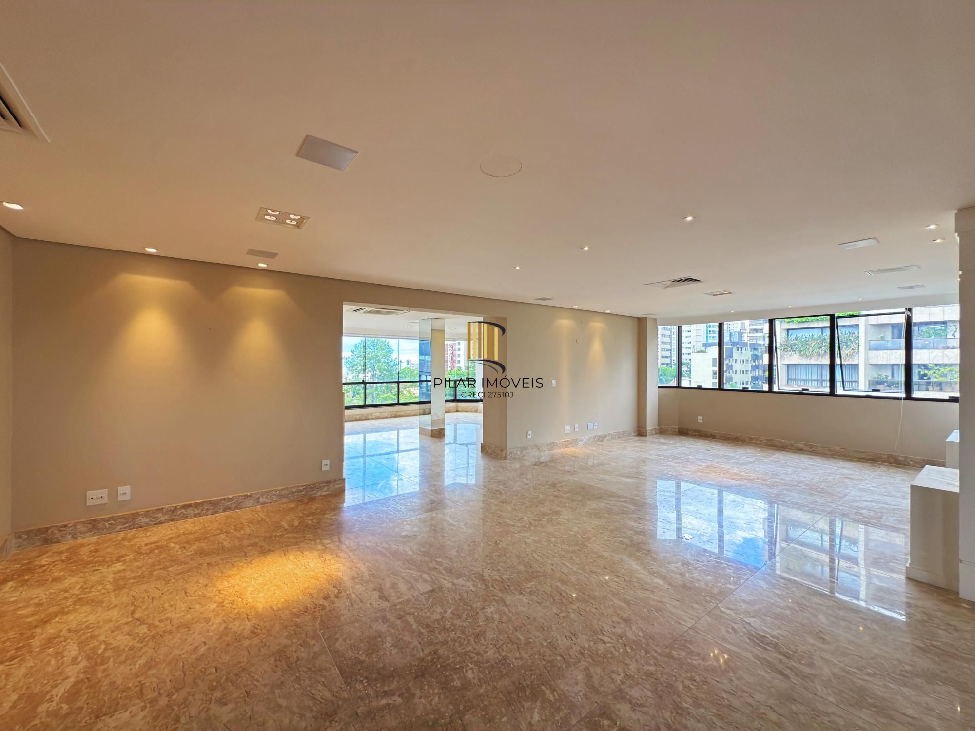 Apartamento com Lareira | Churrasqueira | 3 Suítes | Bairro Petrópolis