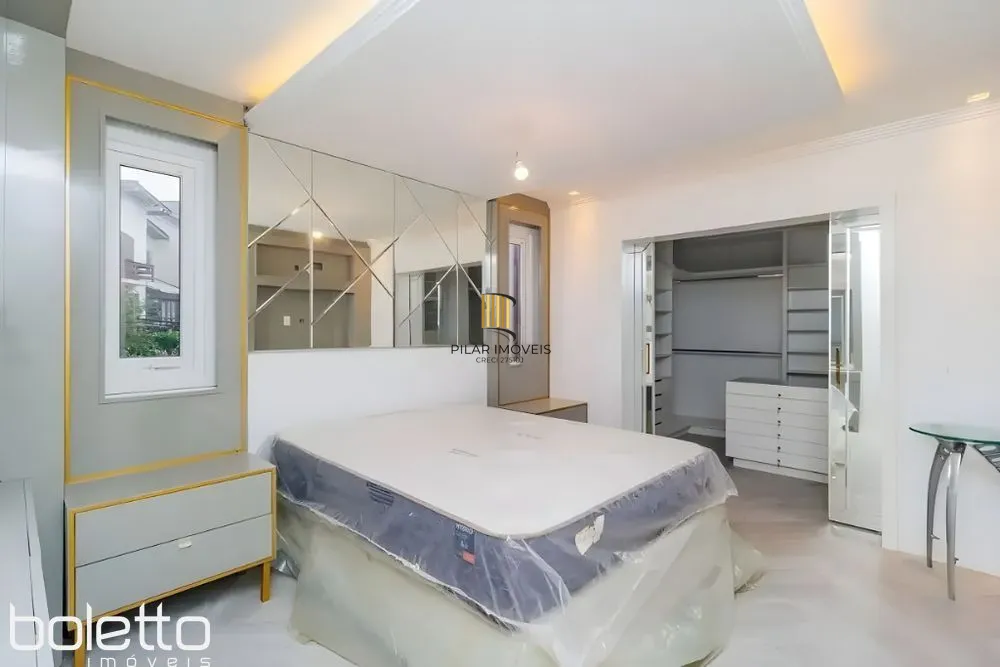 Casa Reformada com Piscina, 370m², 2 Suítes com Closet no Três Figueiras – POA