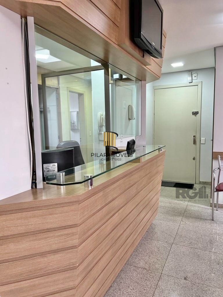 Conjunto comercial para comprar  totalmente mobiliado e desocupado, localizado na prestigiada Rua Felipe Camarão, em frente à Redenção.