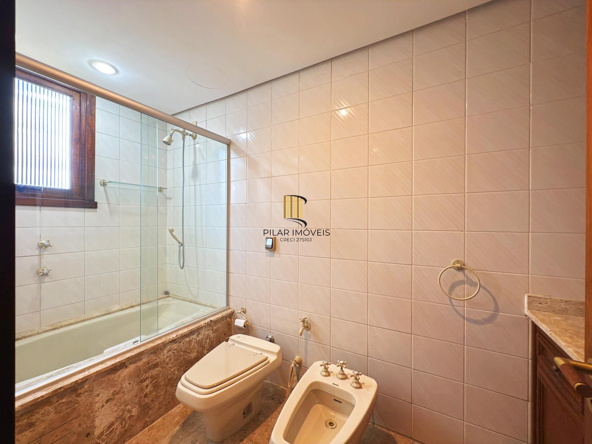 Apartamento com Lareira | Churrasqueira | 3 Suítes | Bairro Petrópolis