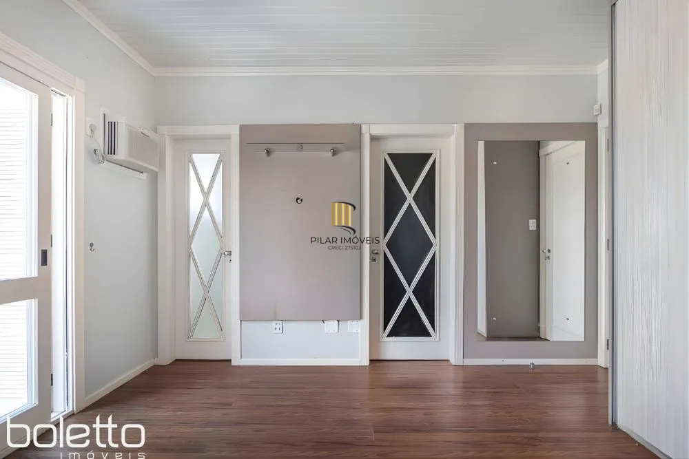 Casa Reformada com Piscina, 370m², 2 Suítes com Closet no Três Figueiras – POA