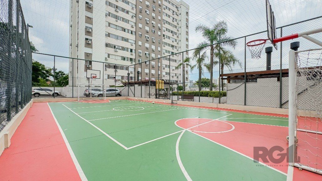Apartamento a venda no bairro Passo da Areia com dois dormitórios.
