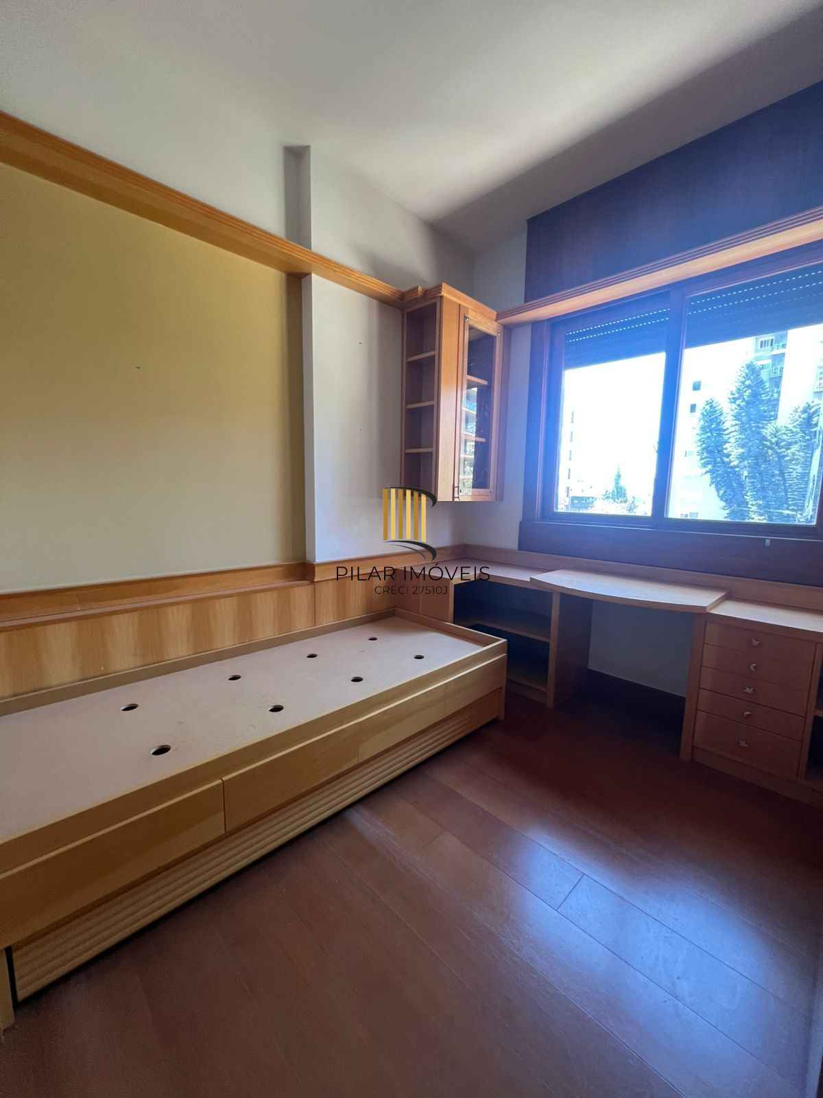 Alto Padrão no Bela Vista: 4 Dorms, Vista Rio, Lareira e 3 Vagas no Ed. Vercelli