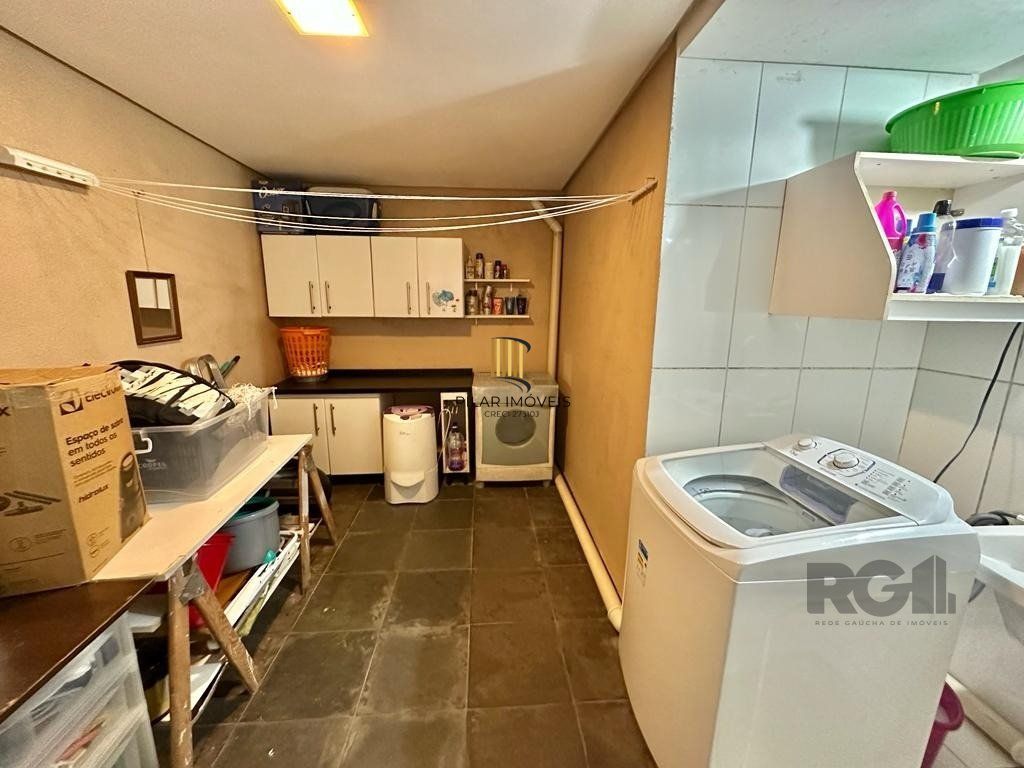 Casa em Condomínio para Comprar no bairro Pedra Redonda com 4 suítes