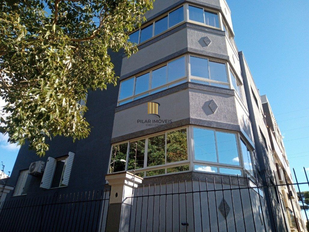 Vende prédio com 3 apartamentos, 9 dormitórios, 3 suíte, 3 salas amplas com churrasqueira, box 6 vaga coberta, 479 m² por R$ 1.200,000,00- São João - Porto Alegre/RS