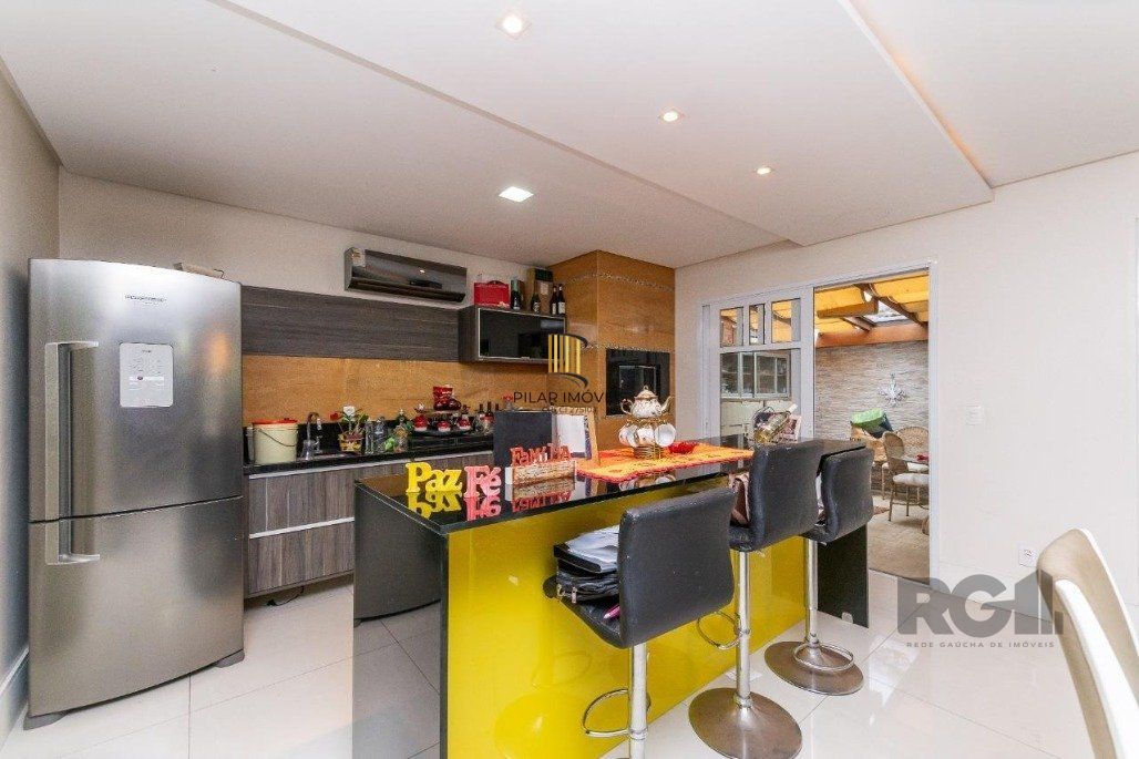 vende exelente casa com 442m² , 4 dormitórios Suíte, garagem para 4 carros