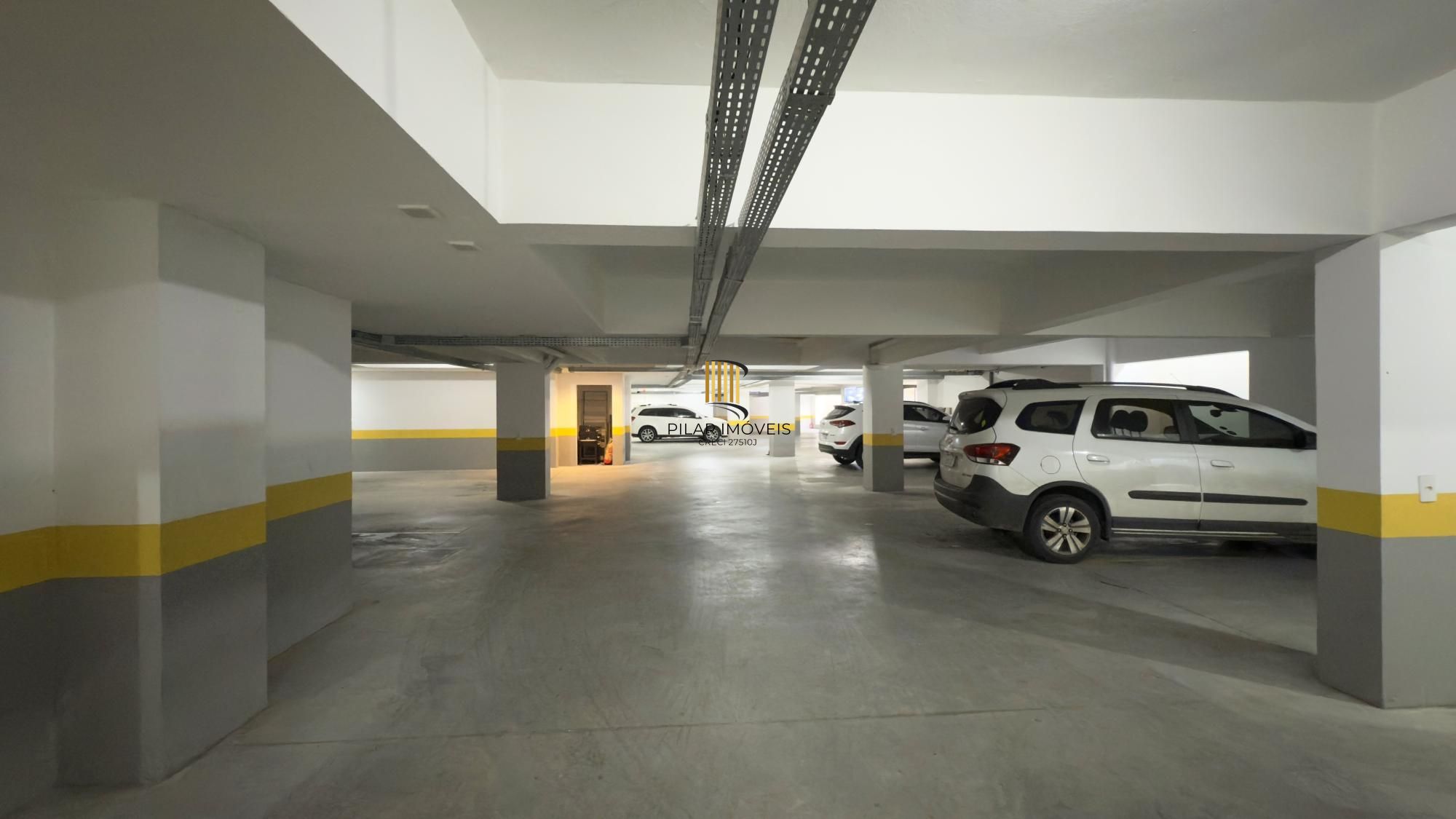 Casa para Comprar com 4 dormitórios, 386 m² - Chácara das Pedras - Porto Alegre
